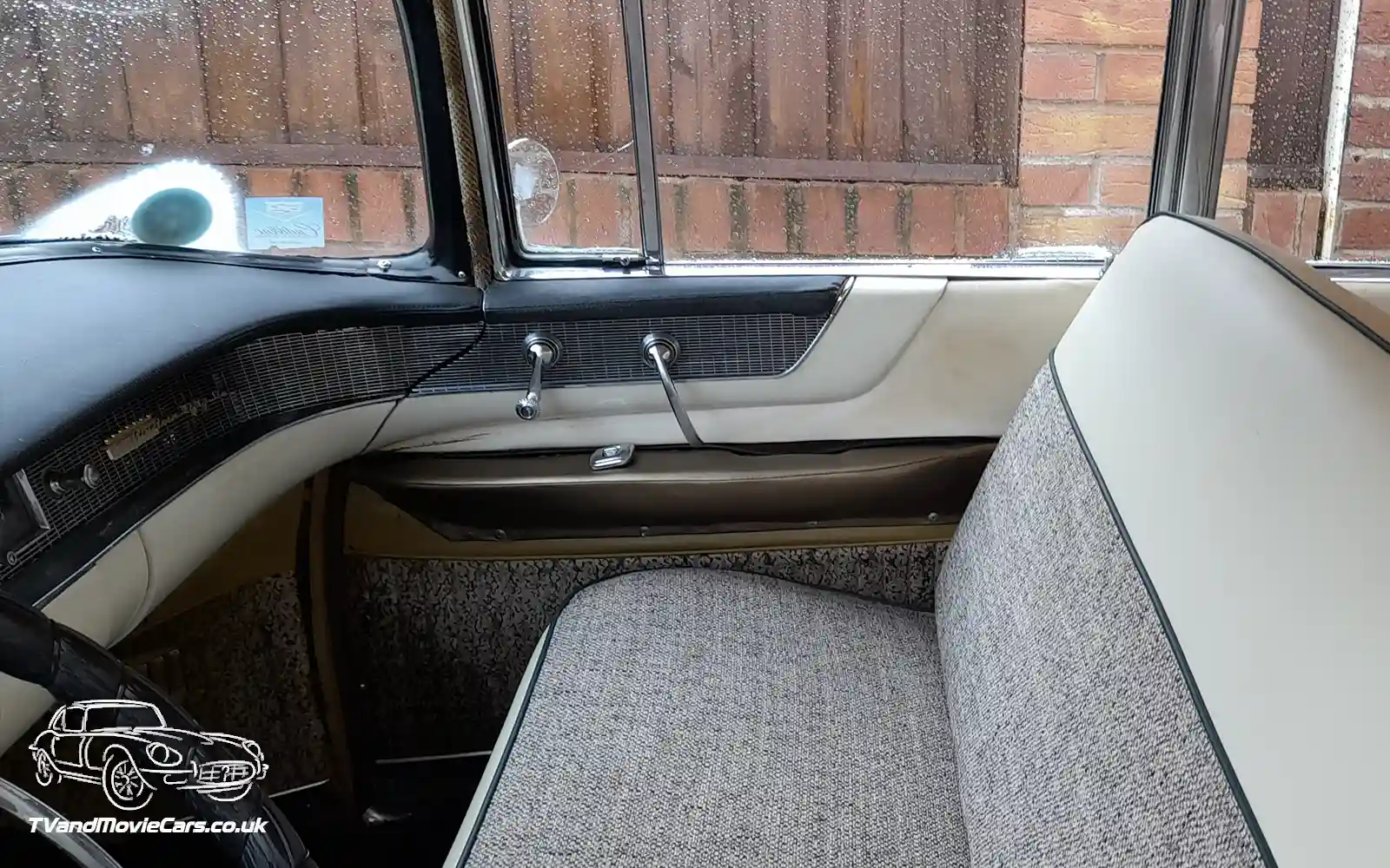 TV Film Movie Action Vehicle Scotland Cadillac Fleetwood 1956 - Sixty Special Interior Front NS