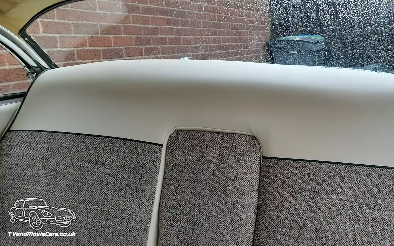 TV Film Movie Action Vehicle Scotland Cadillac Fleetwood 1956 - Sixty Special Interior Rear Seat 2