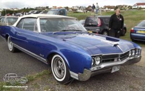 TV-Film-Movie-Action-Vehicle-Scotland-USA-Classic-Car-Oldsmobile-Delta-88-(1966)-Front-NS