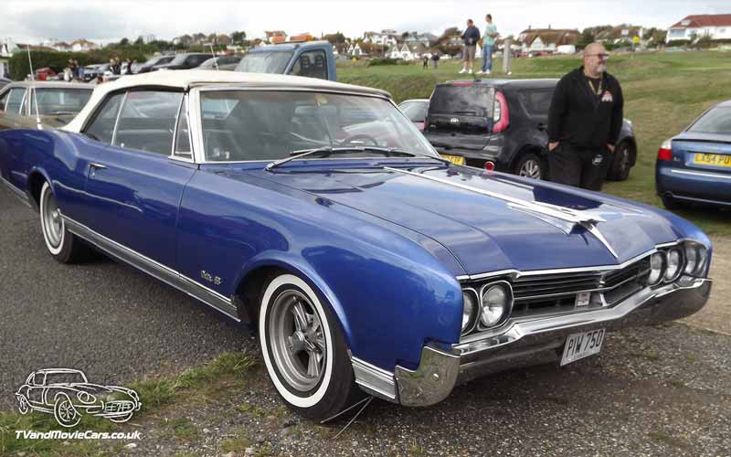 TV-Film-Movie-Action-Vehicle-Scotland-USA-Classic-Car-Oldsmobile-Delta-88-(1966)-Front-NS