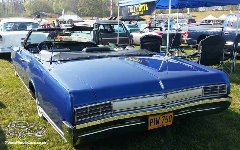 TV Film Movie Action Vehicle Scotland USA Classic Car Oldsmobile Delta 88 (1966) Rear