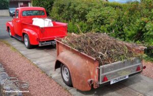 TV Film Movie Action Vehicle Scotland USA Truck Ford F100 (1956) with trailer