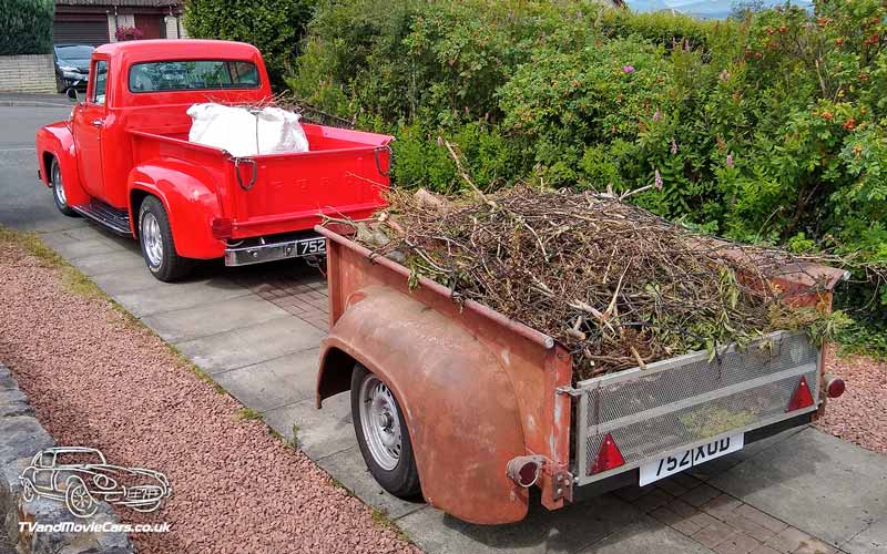 TV Film Movie Action Vehicle Scotland USA Truck Ford F100 (1956) with trailer