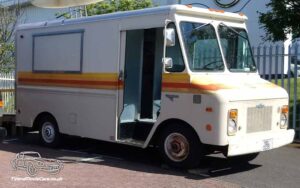 TV Film Movie Action Vehicle Scotland USA Step Side Guman Olson Kurbmaster (1973) Front NS 2 800px