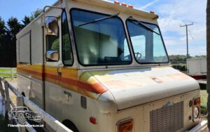 TV Film Movie Action Vehicle Scotland USA Step Side Guman Olson Kurbmaster (1973) Front NS 800px