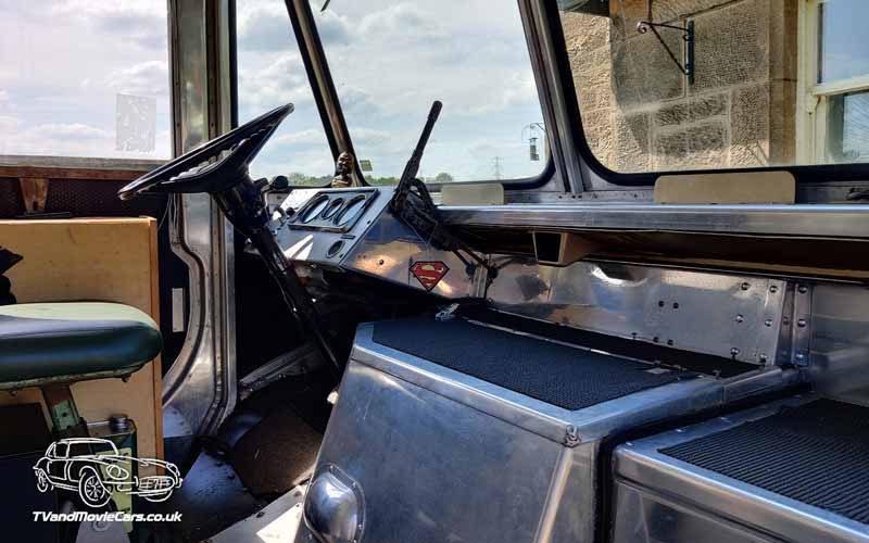 TV Film Movie Action Vehicle Scotland USA Step Side Guman Olson Kurbmaster (1973) Interior Cab 800px