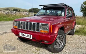 TV Film Movie Action Vehicle Scotland USA Cars Jeep Cherokee Front NS