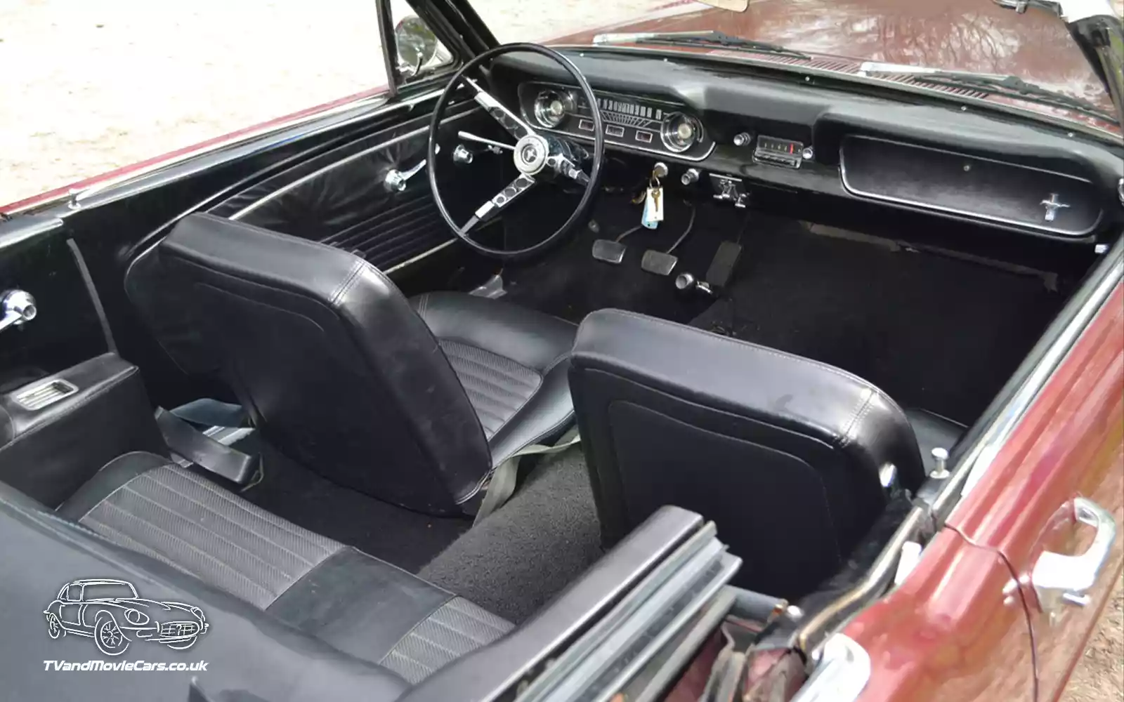 TV Film Movie Action Vehicle Scotland USA Cars Mustang Convertible 1965 - Interior Hood Down 2