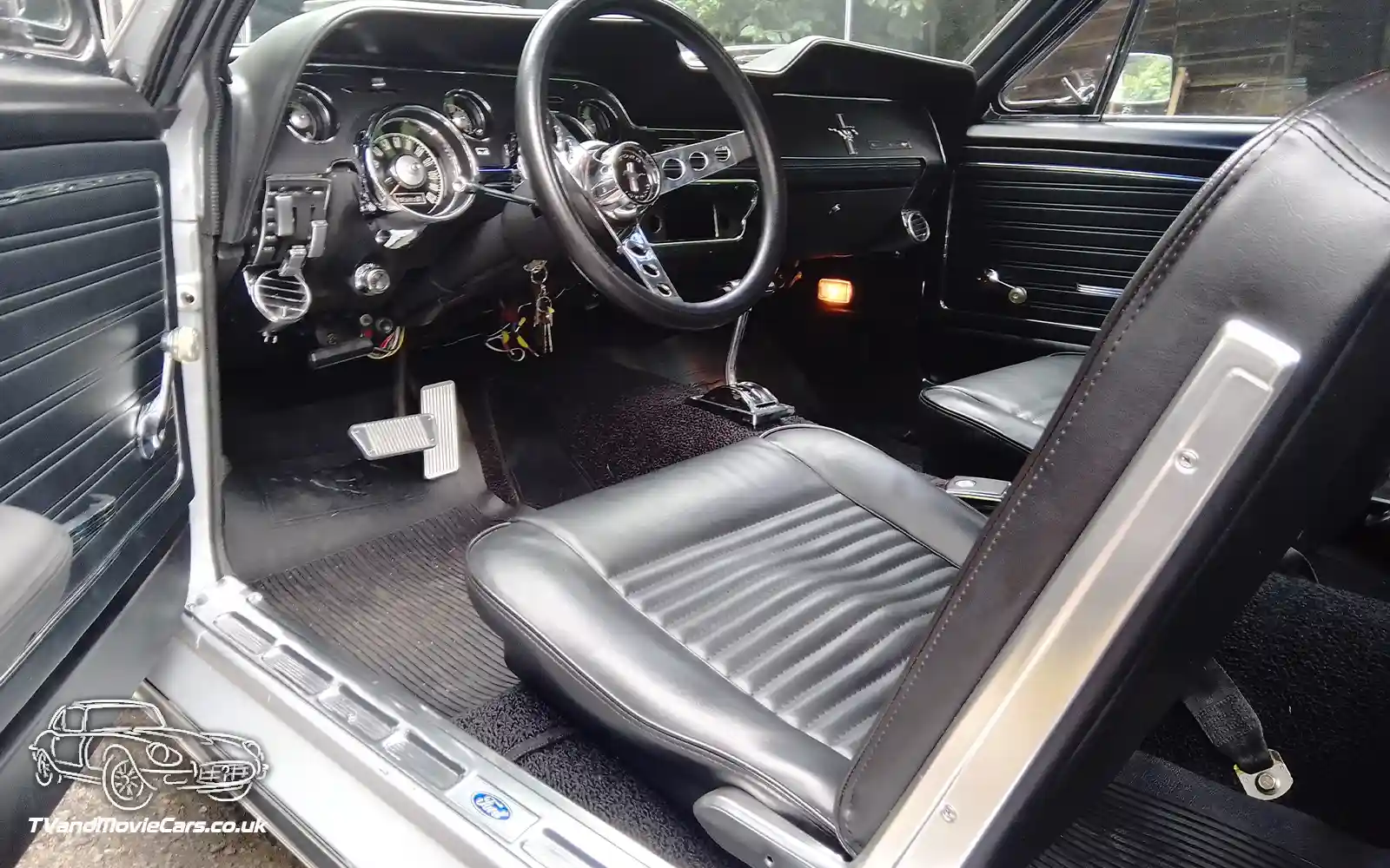TV Film Movie Action Vehicle Scotland USA American Cars Ford Mustang Coupe 1968 Interior Front