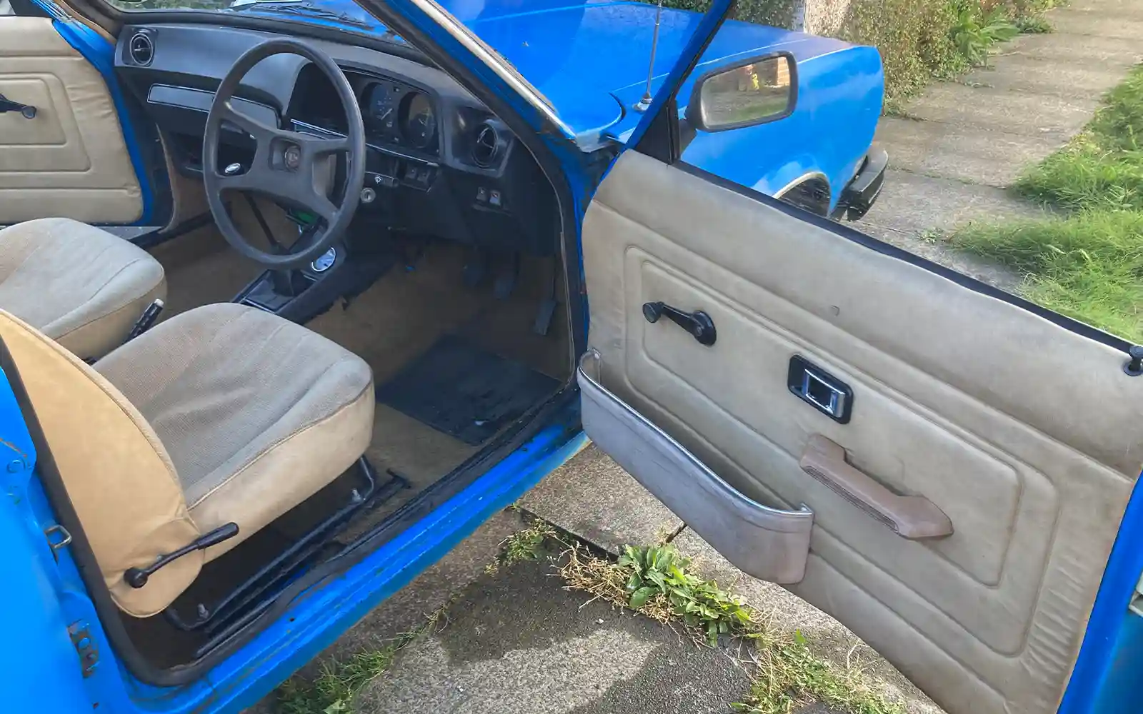 TV Film Movie Action Vehicle Scotland UK Cars Morris Marina 1.3 L (1979) Interior Front OS