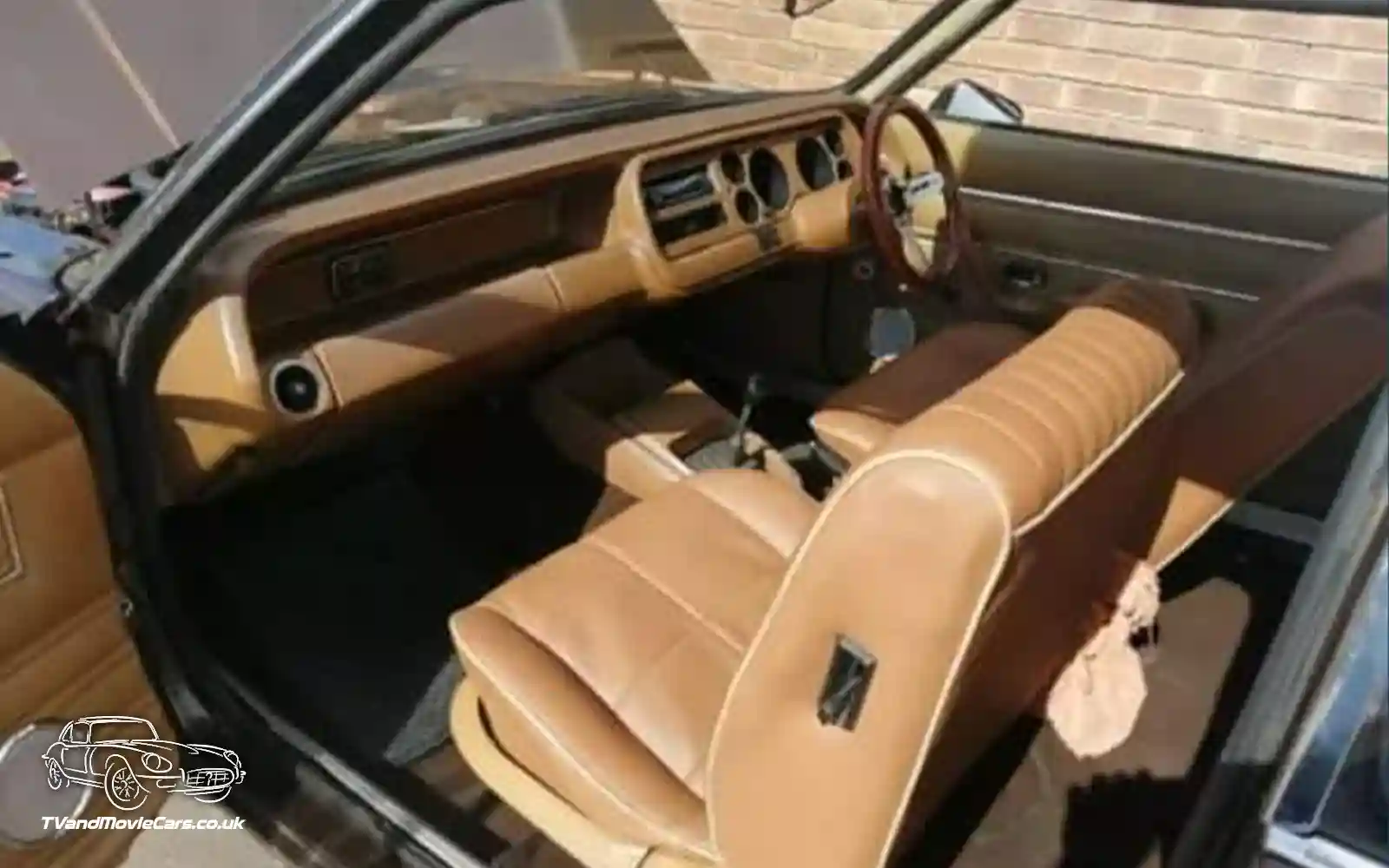 TV Film Movie Action Vehicle Scotland UK Classic Car Ford Granada Mk1 3.0 XL Coupe 1973 Interior Front Dashboard