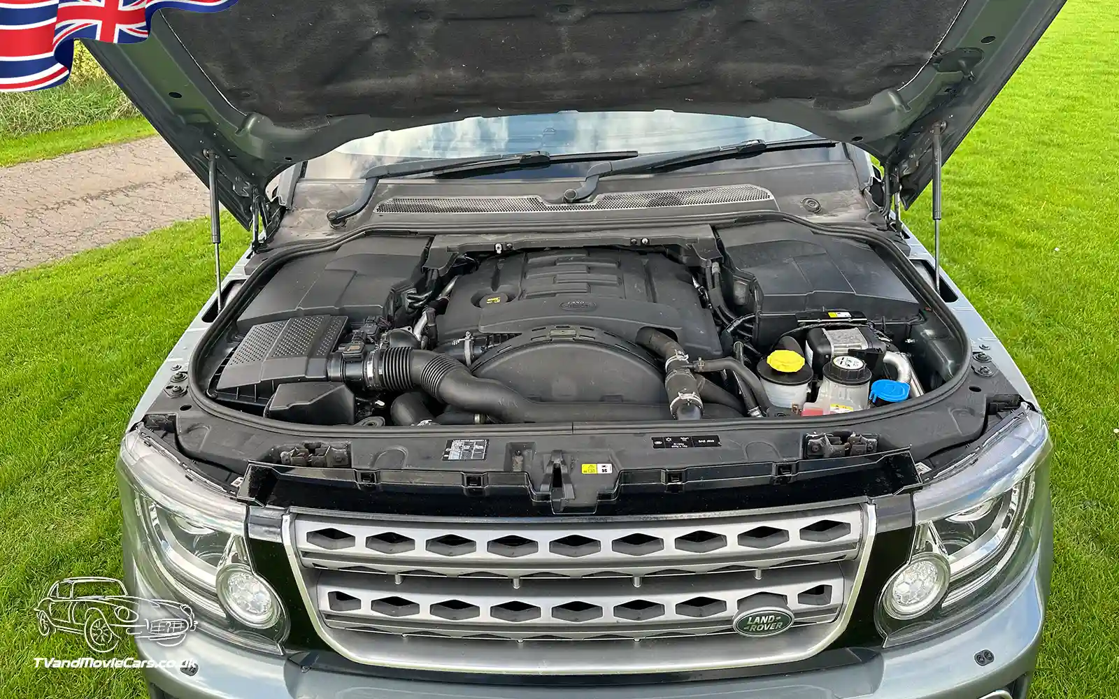 TV Film Movie Action Vehicles Scotland UK Land Rover Discovery 4 - Engine