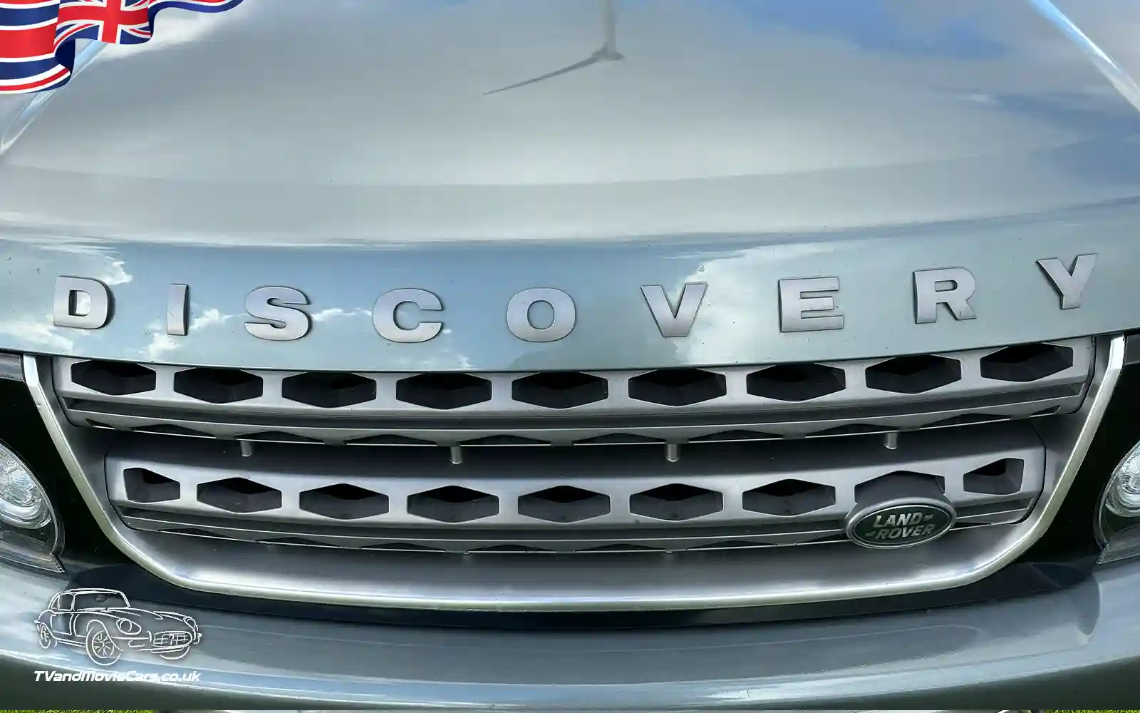 TV Film Movie Action Vehicles Scotland UK Land Rover Discovery 4 - Front Badge