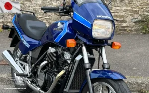 TV Film Movie Action Motorcycles England UK Honda VT500 1988 Front OS